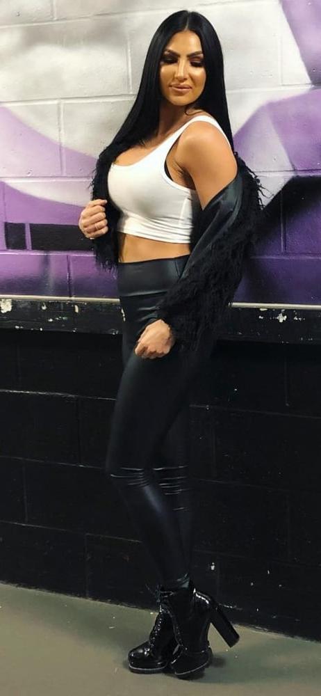 25P Iconic wwe Slut Billie Kay is a fucking nasty whore