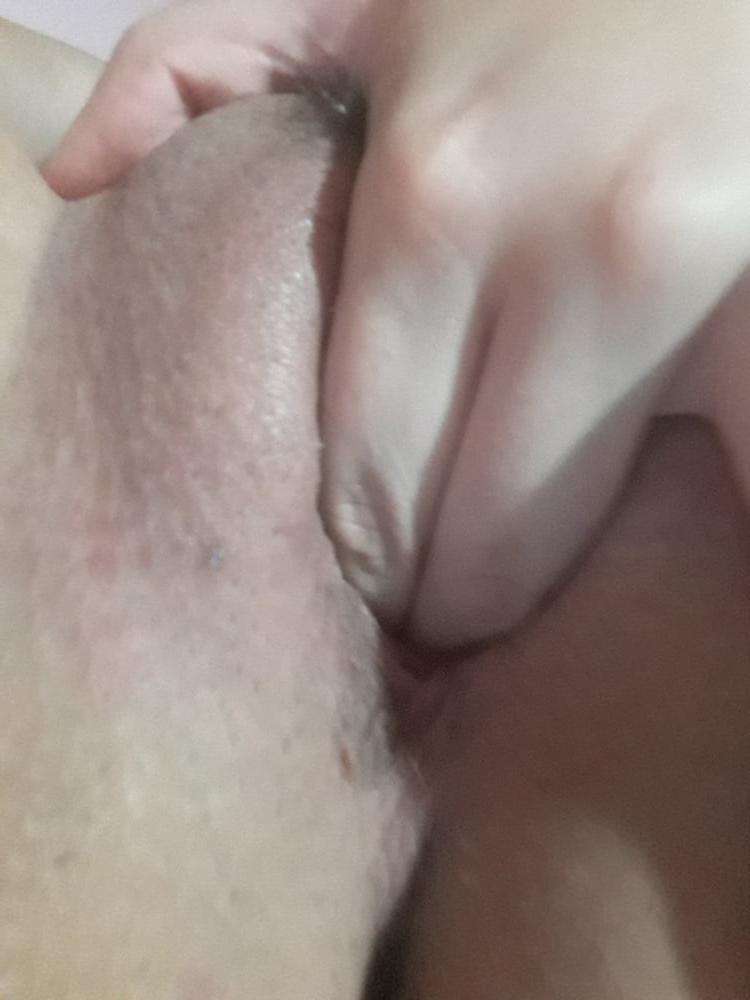 12P Stick your tongue in my pussy