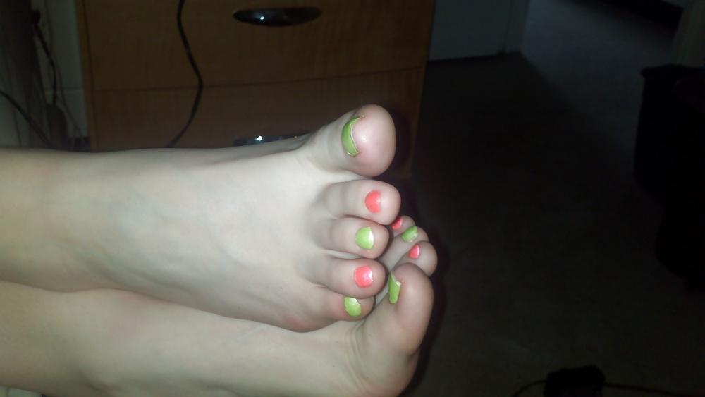 19P More sexy toes and soles