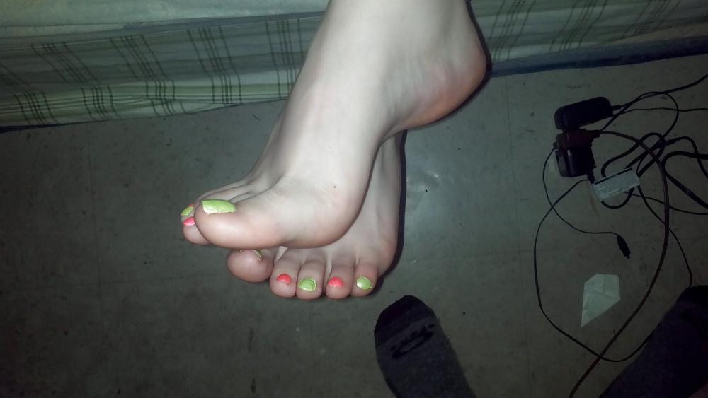 19P More sexy toes and soles