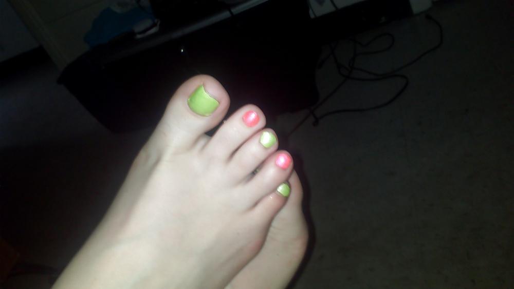 19P More sexy toes and soles