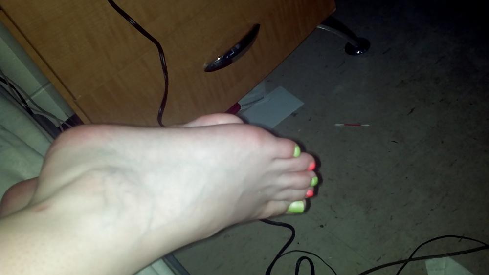 19P More sexy toes and soles