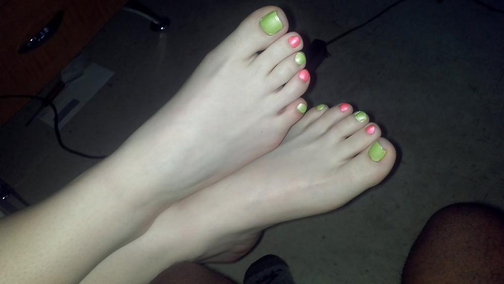 19P More sexy toes and soles