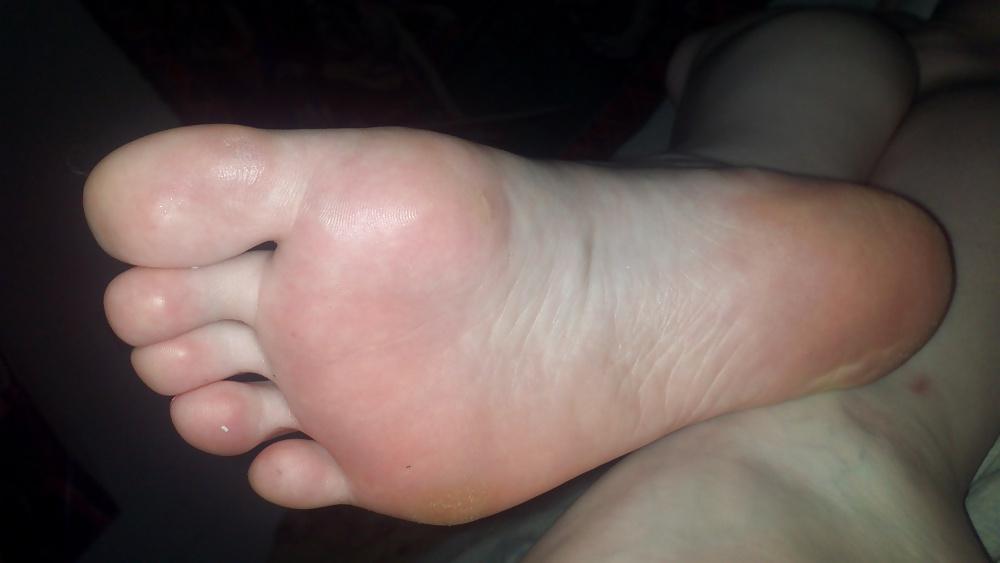 19P More sexy toes and soles