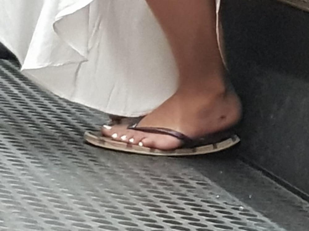 25P Candid caption feet