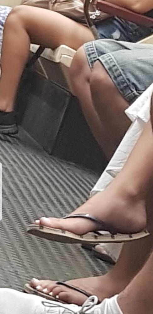 25P Candid caption feet