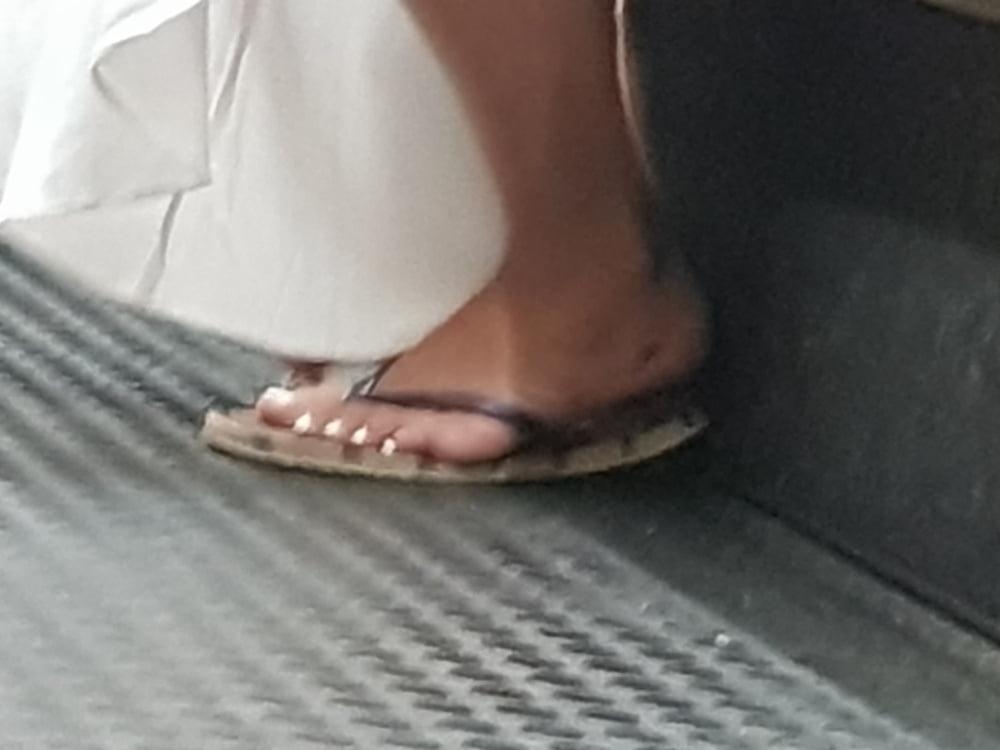 25P Candid caption feet