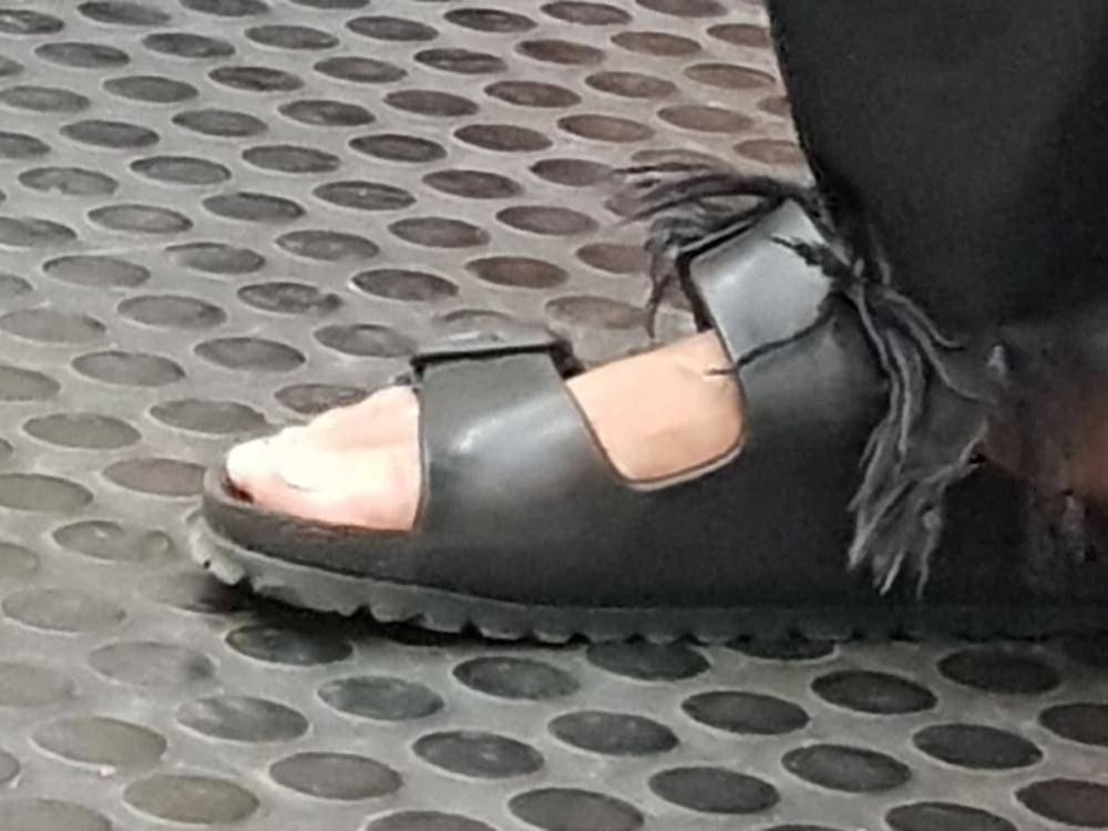 25P Candid caption feet