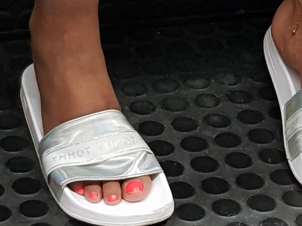 25P Candid caption feet