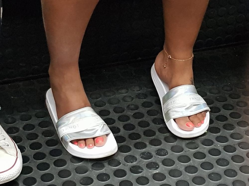 25P Candid caption feet