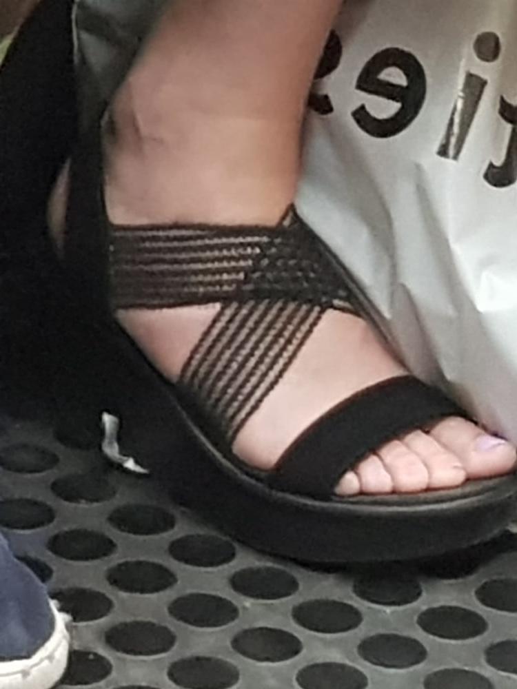 25P Candid caption feet
