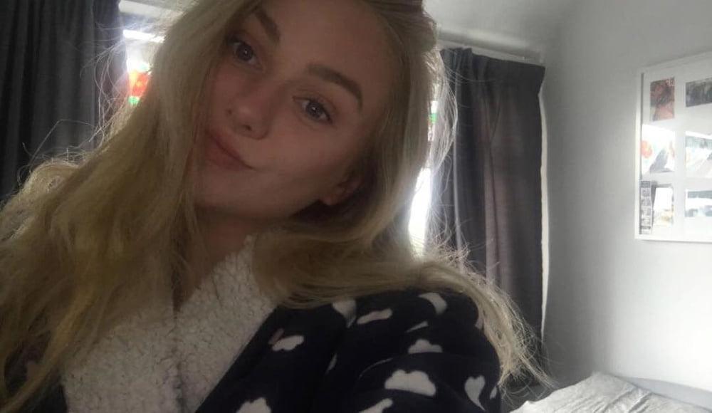 25P Sexy British Student