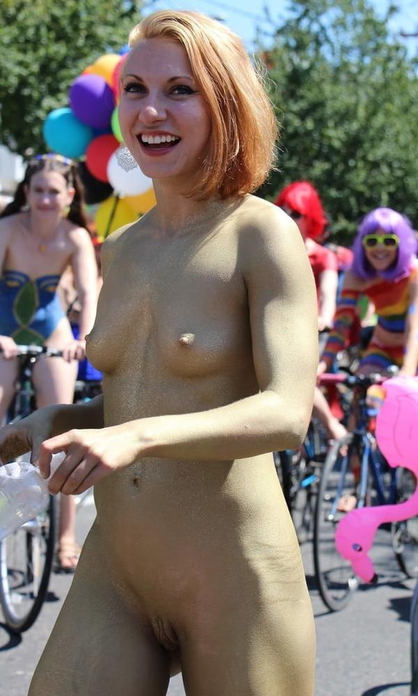 25P naked cute