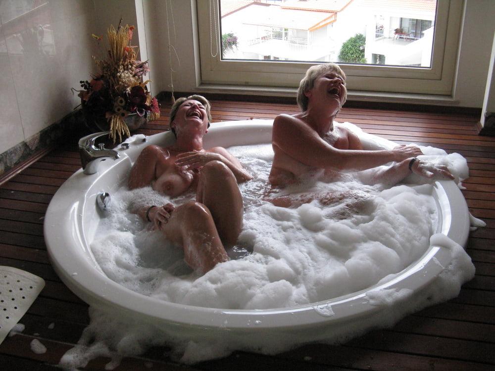 25P Chubby mature amateur