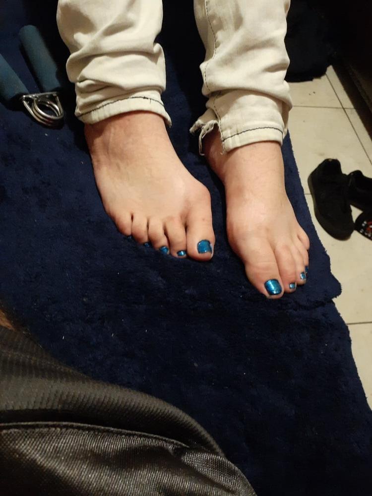 9P Kim's feet