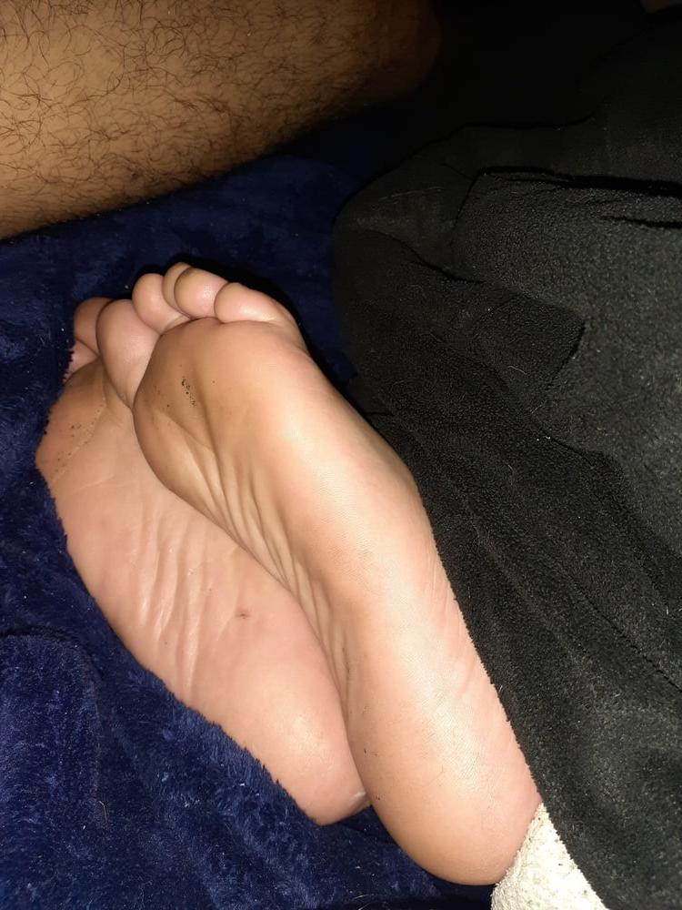9P Kim's feet