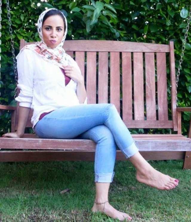 25P arab hijab feet heels
