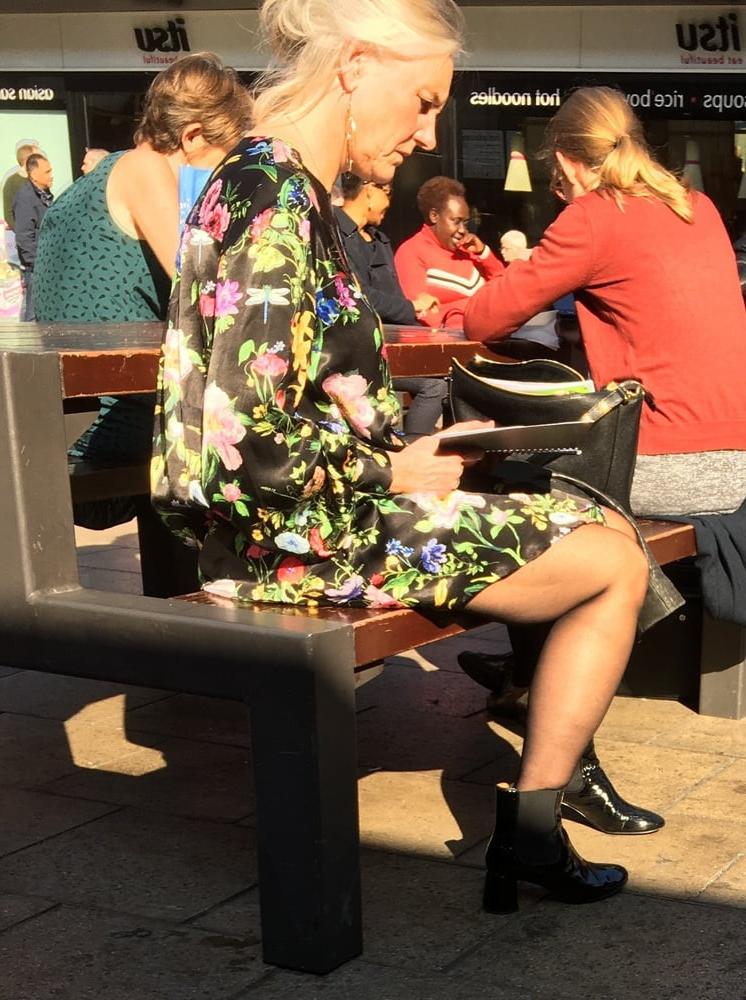 25P Street Pantyhose - Old UK Bitch