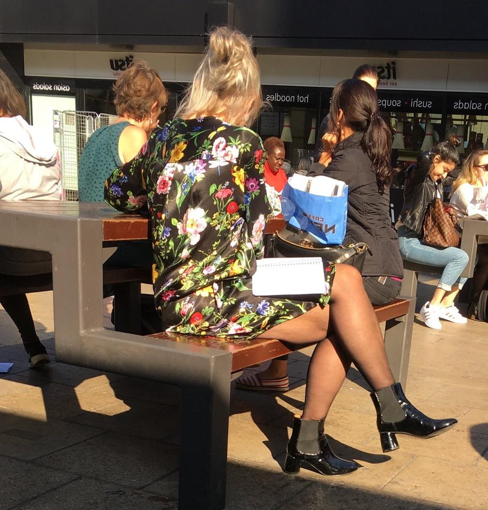 25P Street Pantyhose - Old UK Bitch
