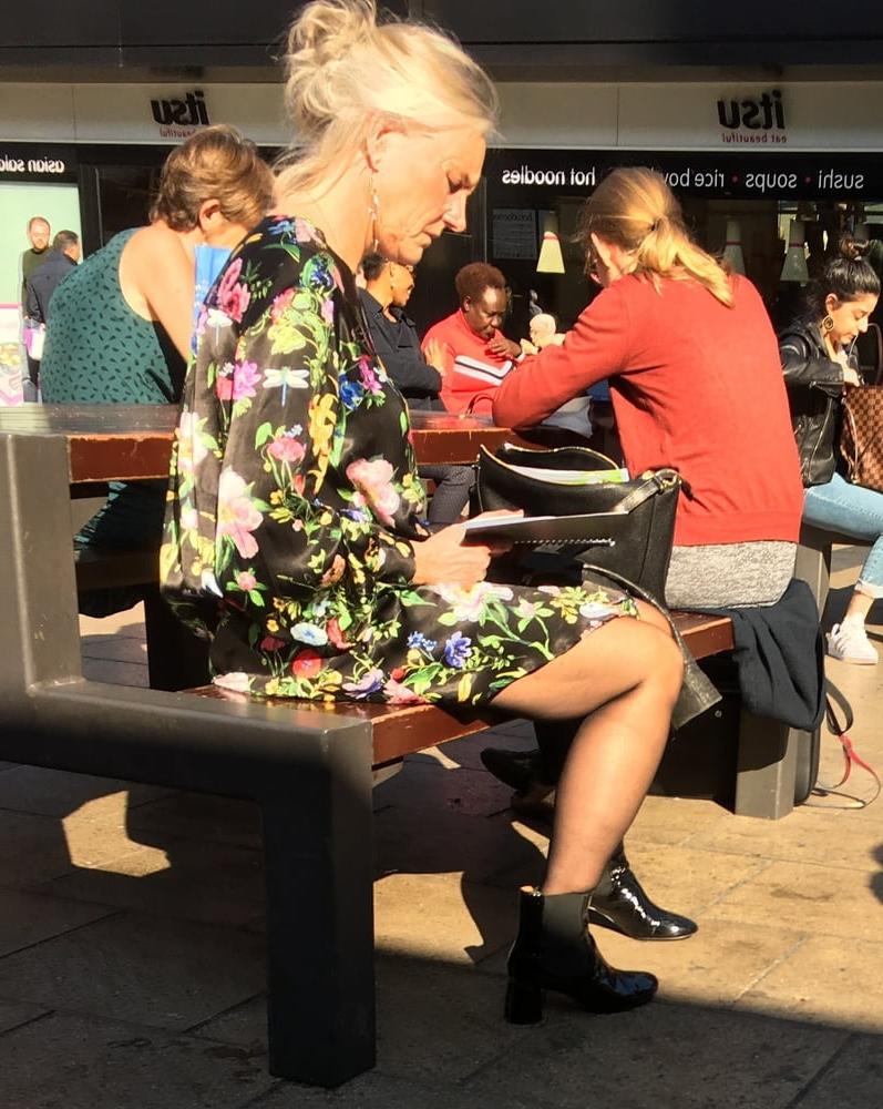 25P Street Pantyhose - Old UK Bitch