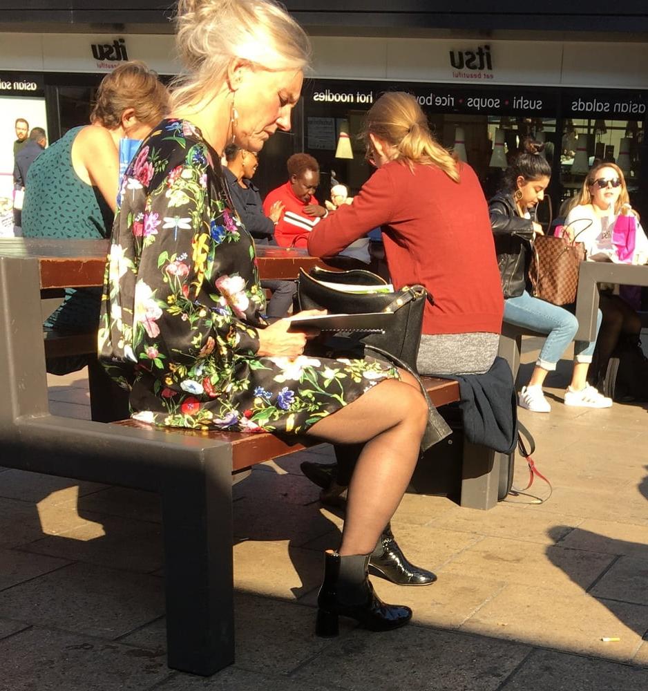 25P Street Pantyhose - Old UK Bitch