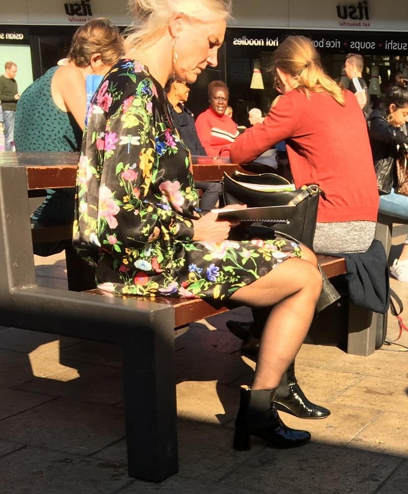 25P Street Pantyhose - Old UK Bitch