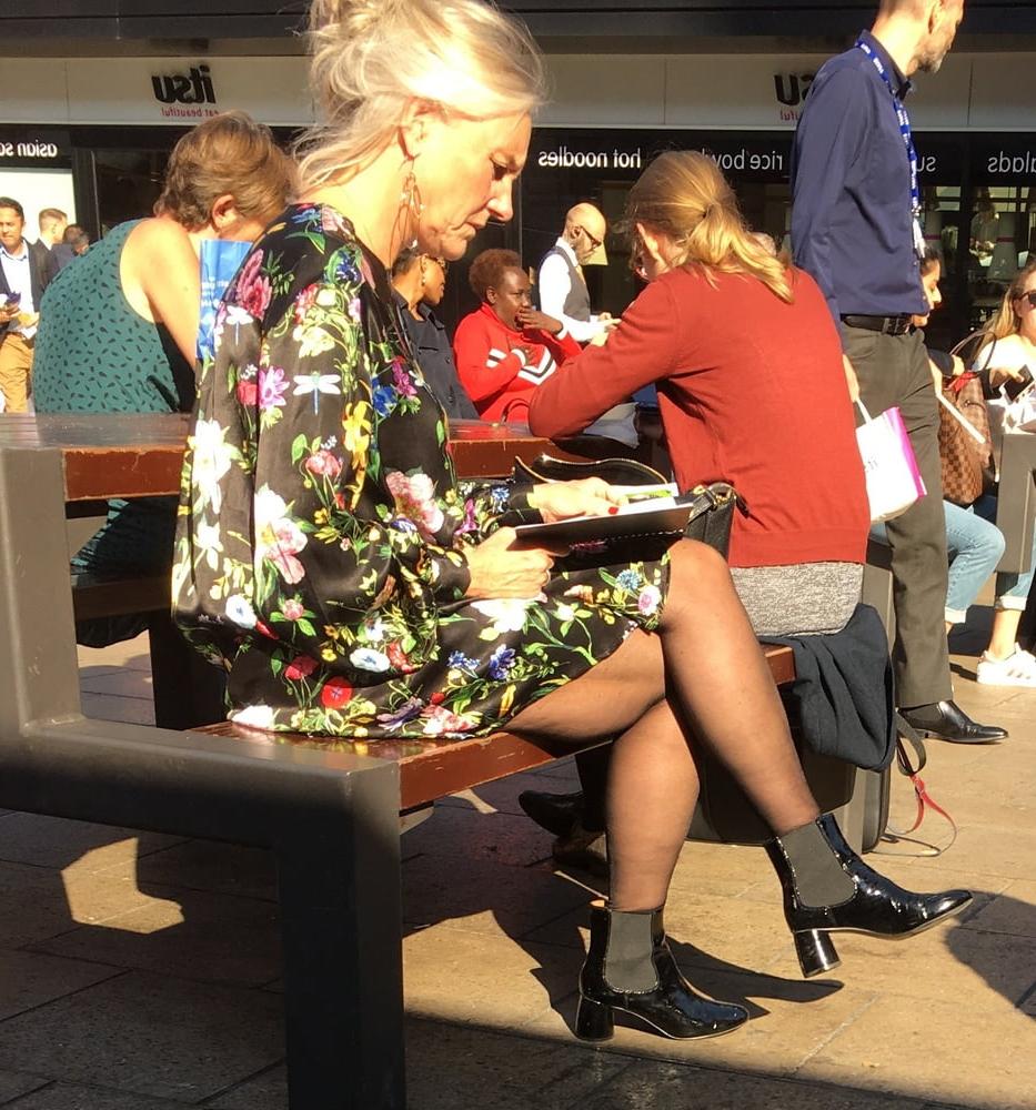 25P Street Pantyhose - Old UK Bitch