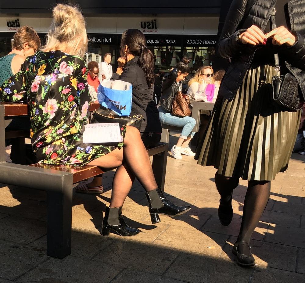 25P Street Pantyhose - Old UK Bitch