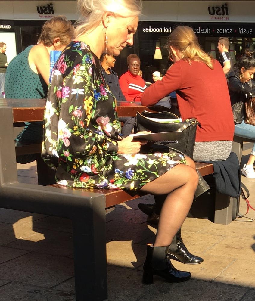25P Street Pantyhose - Old UK Bitch