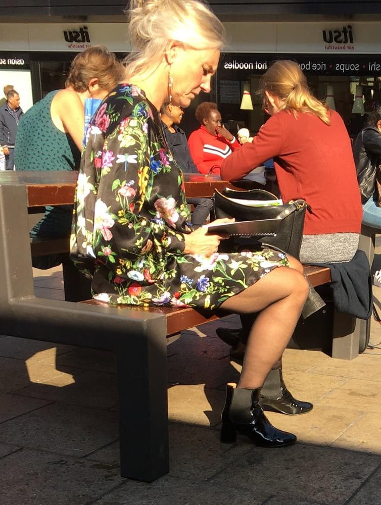 25P Street Pantyhose - Old UK Bitch