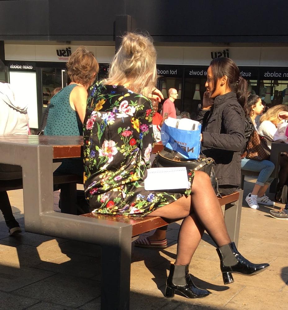 25P Street Pantyhose - Old UK Bitch