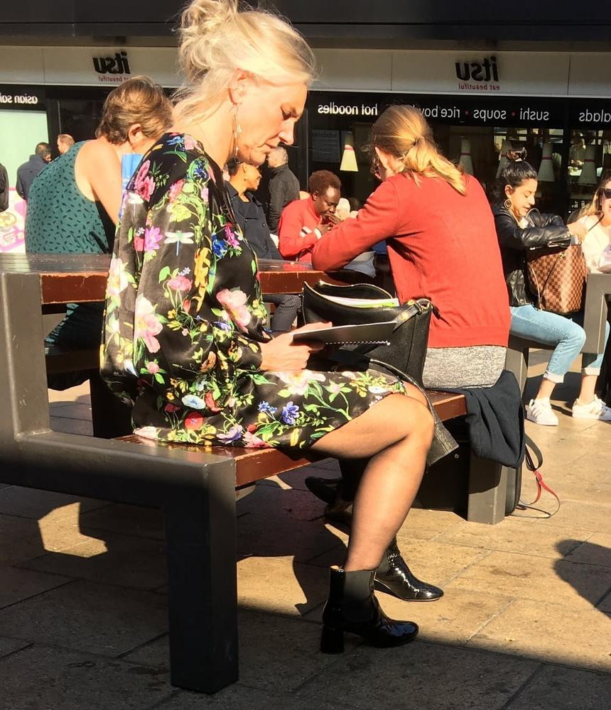 25P Street Pantyhose - Old UK Bitch