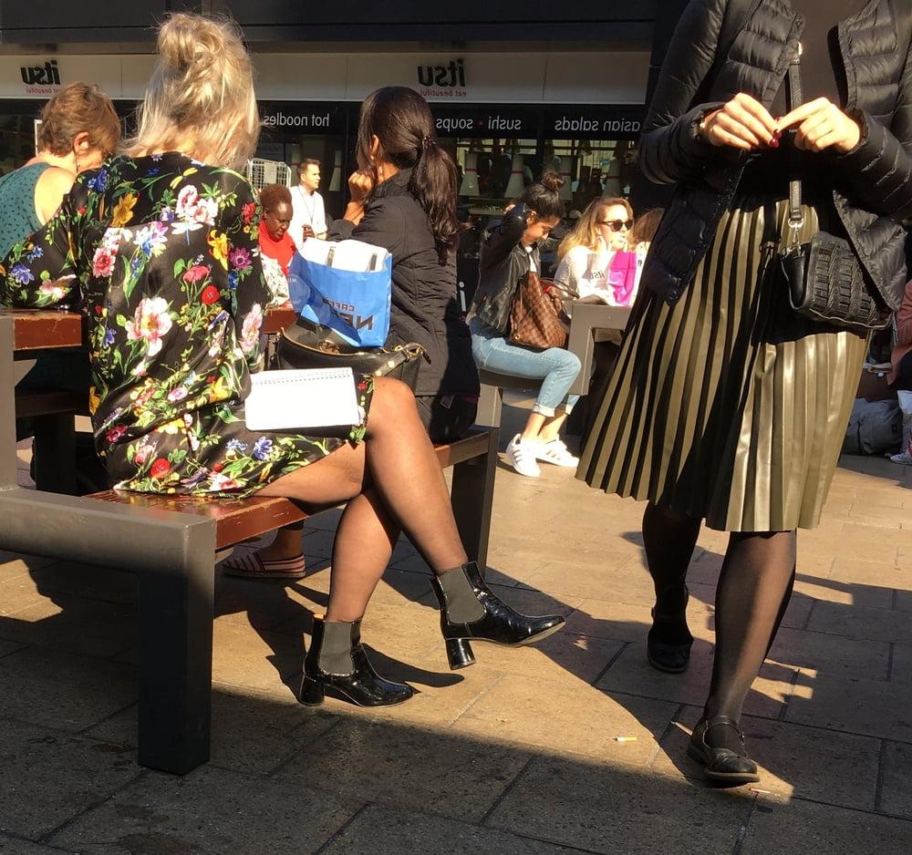 25P Street Pantyhose - Old UK Bitch