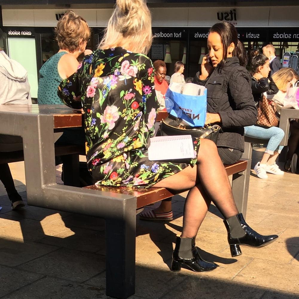 25P Street Pantyhose - Old UK Bitch