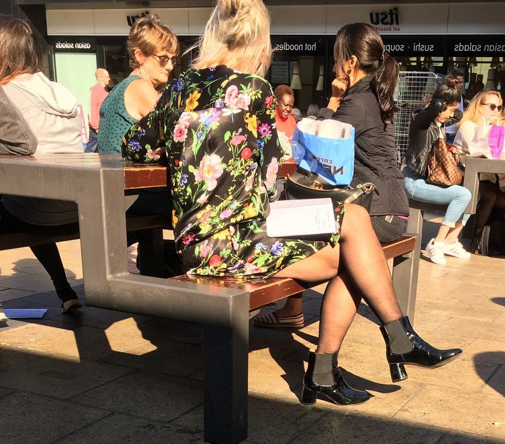 25P Street Pantyhose - Old UK Bitch