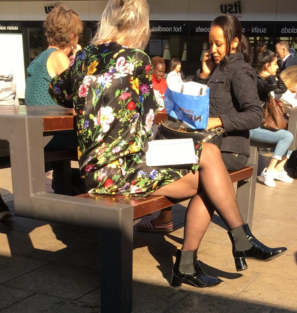 25P Street Pantyhose - Old UK Bitch
