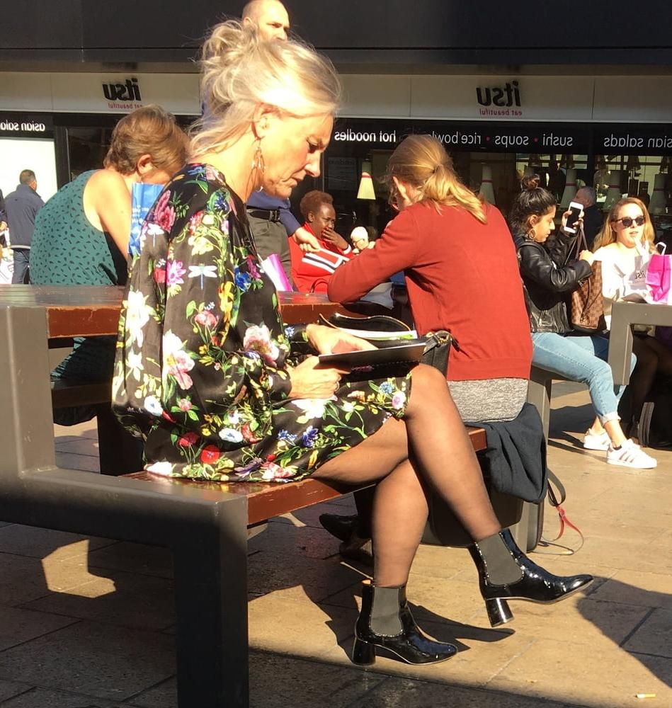 25P Street Pantyhose - Old UK Bitch