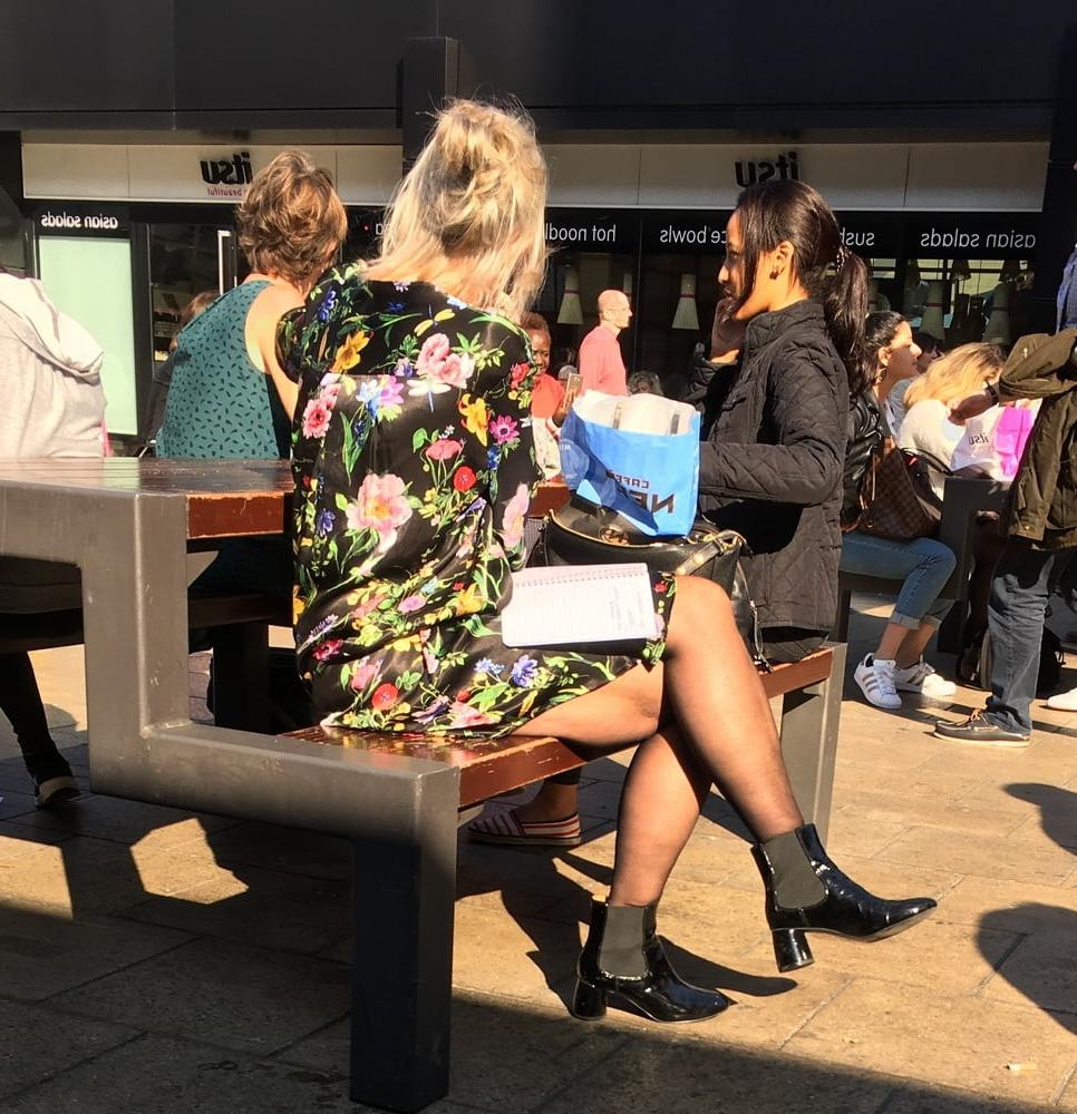 25P Street Pantyhose - Old UK Bitch