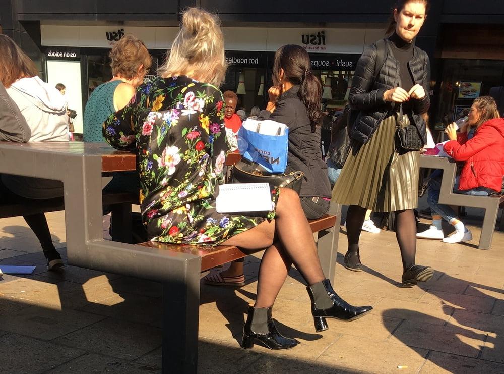 25P Street Pantyhose - Old UK Bitch