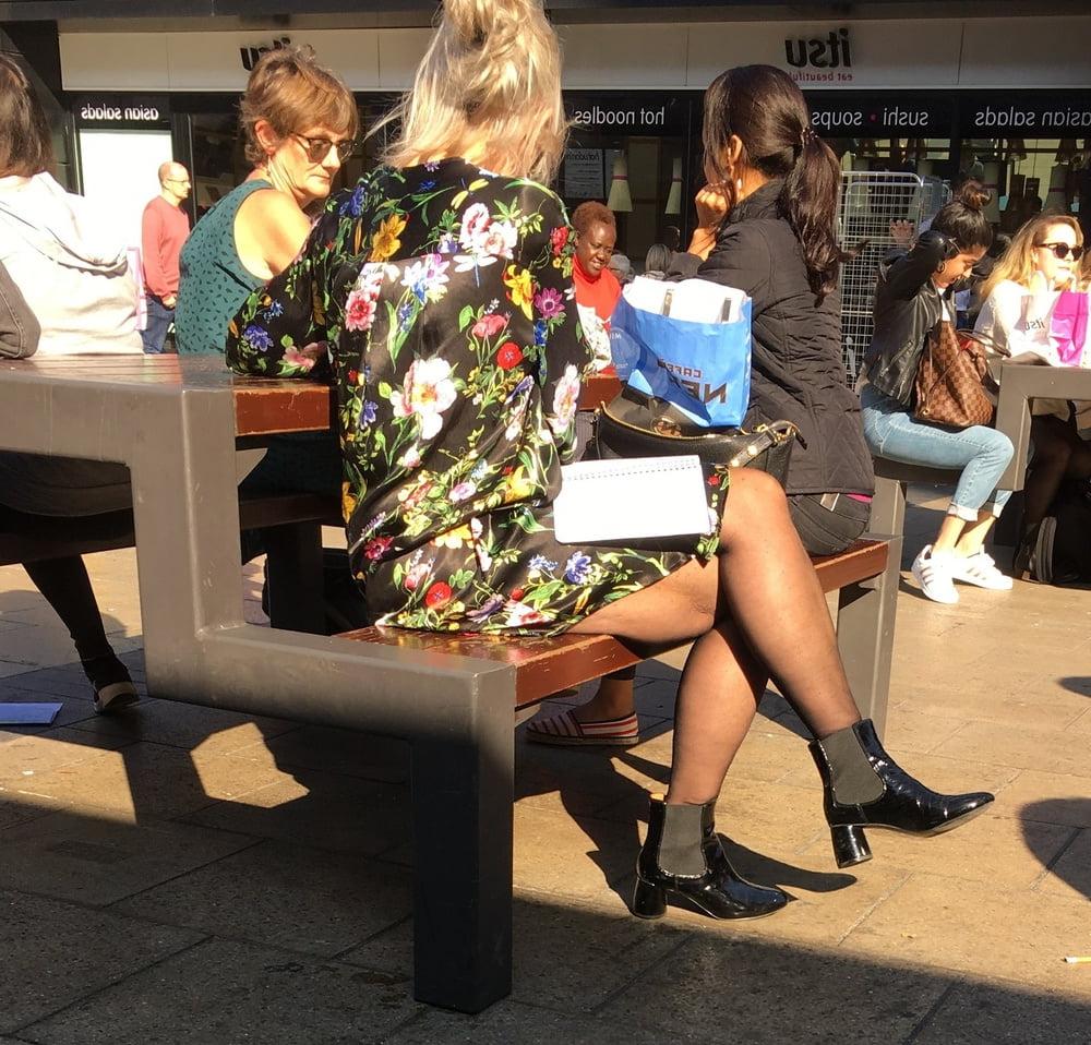 25P Street Pantyhose - Old UK Bitch