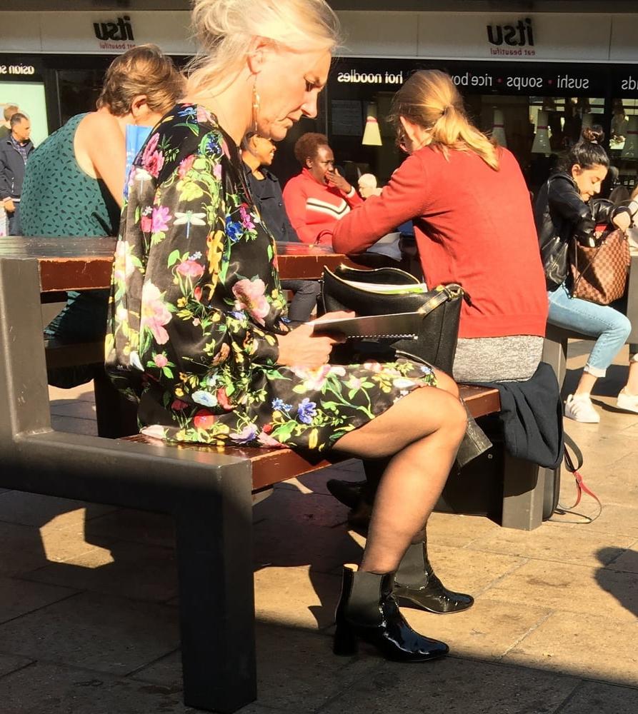 25P Street Pantyhose - Old UK Bitch