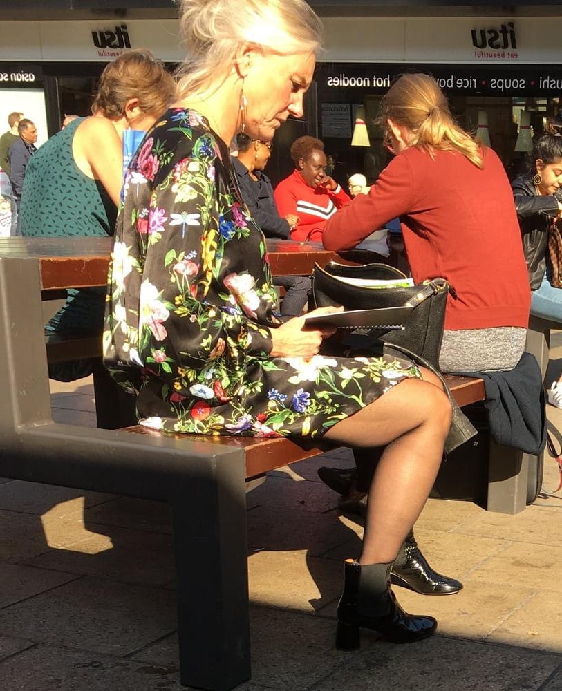 25P Street Pantyhose - Old UK Bitch