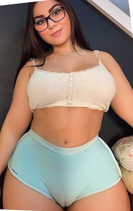25P Chubby Thicc PAWG's Showing Off Natural Curves