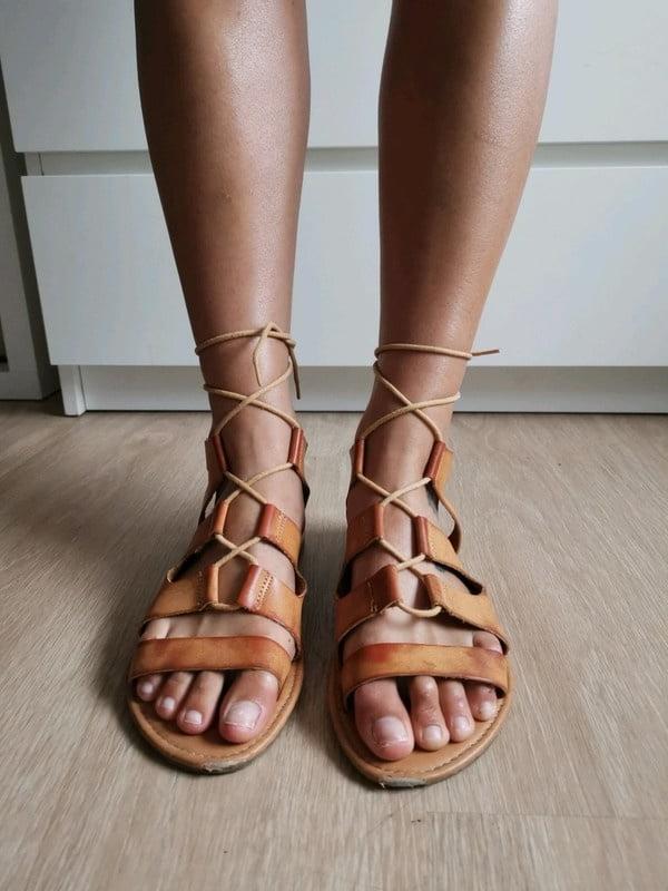 19P Feet (pieds)