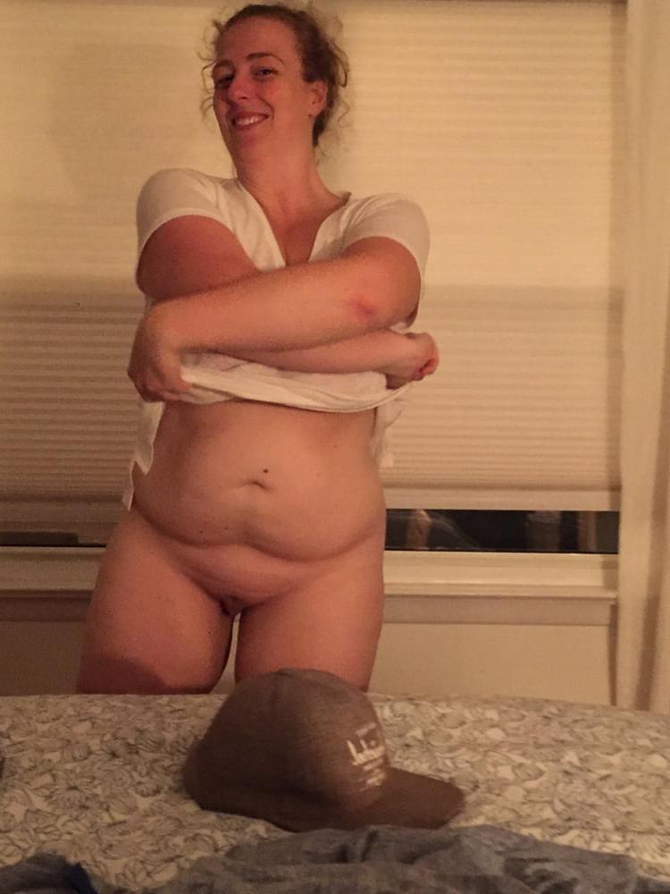 25P Cute Big Tits Housewife