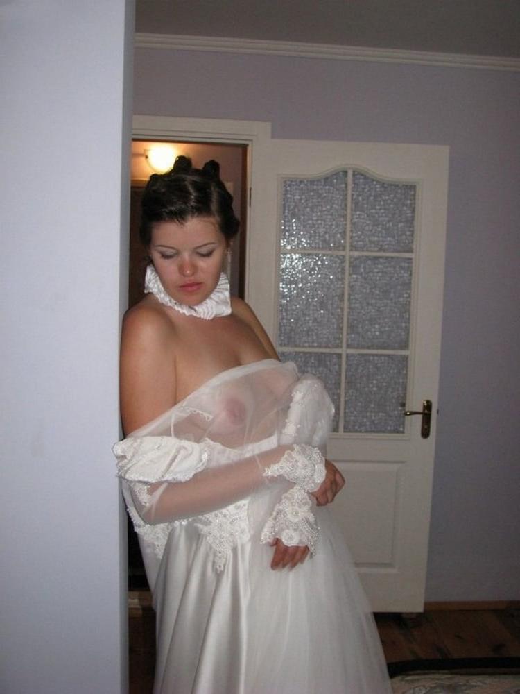 24P Amateur European bride wearing stockings