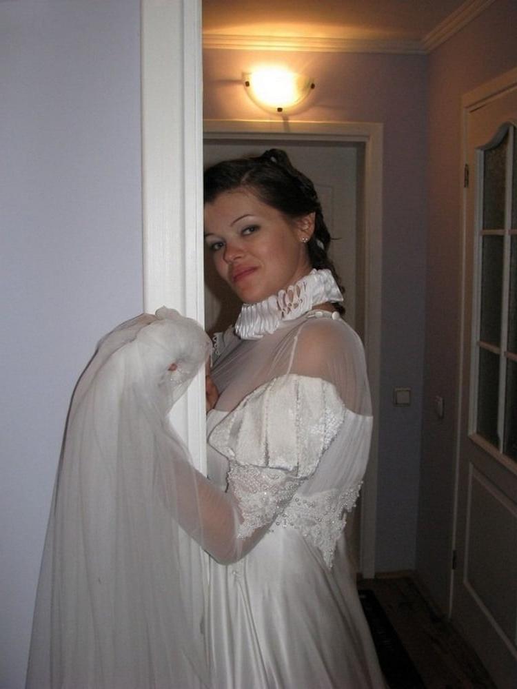 24P Amateur European bride wearing stockings