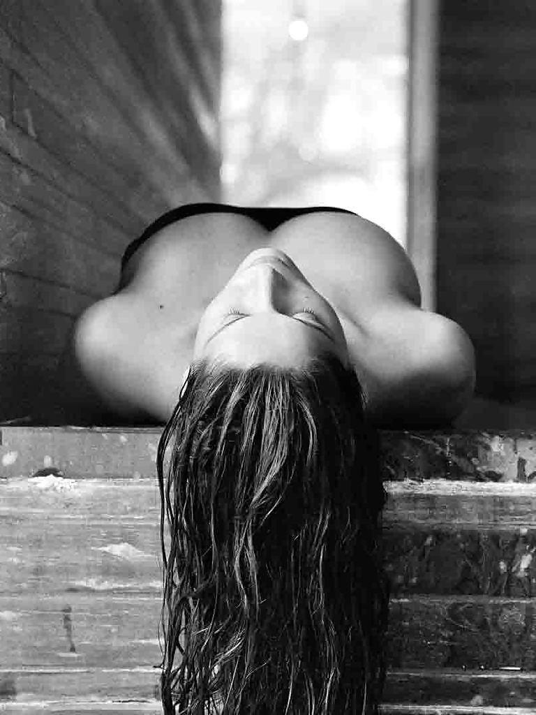 9P Laetitia Casta topless