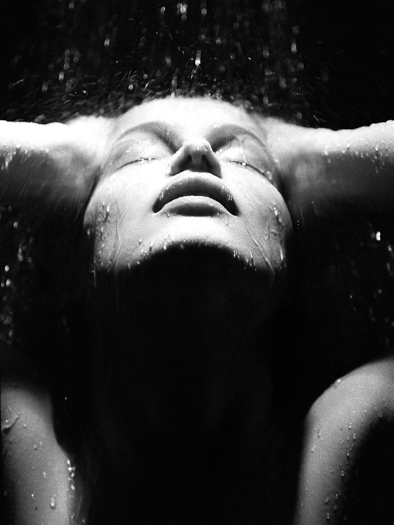 9P Laetitia Casta topless