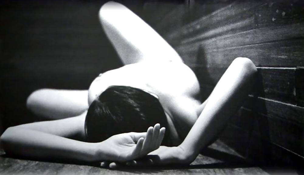 9P Laetitia Casta topless